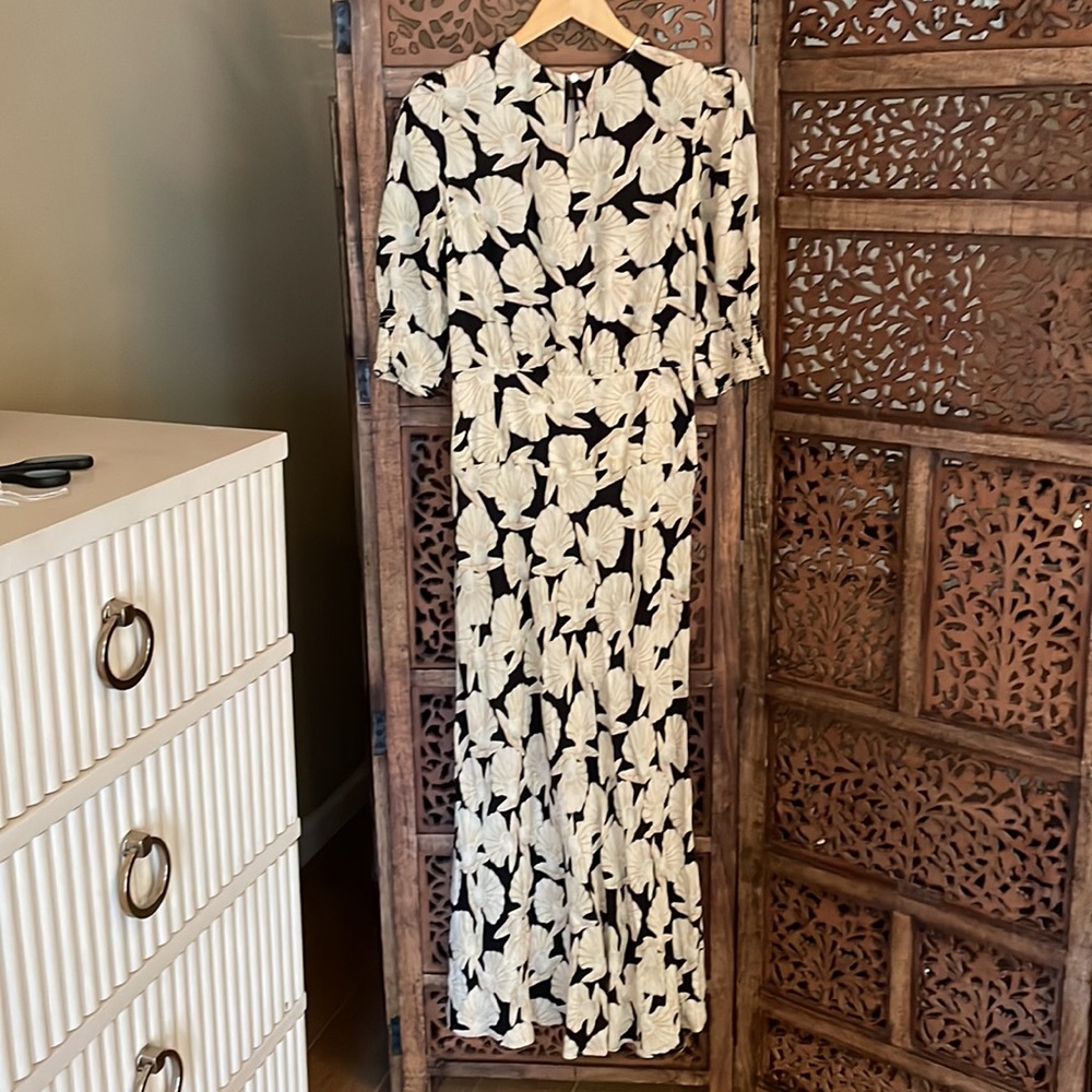 RIXO Black and Cream Leaf Print Midi Dress - Picture 7 of 7